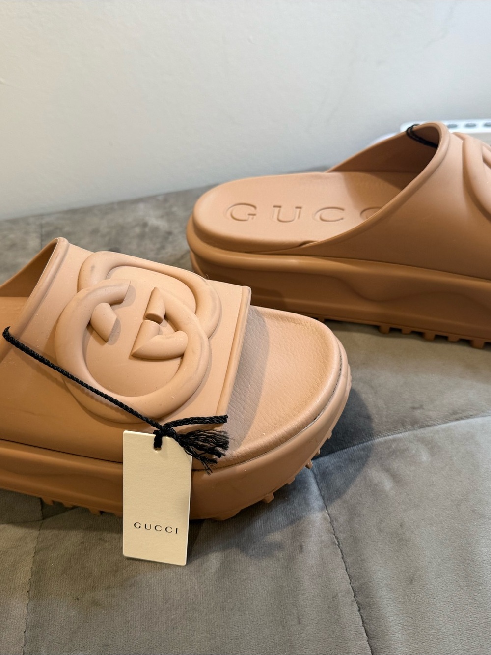Gucci Vintage Camel GG Logo Rubber Slide Sandals - Picture 5 of 16